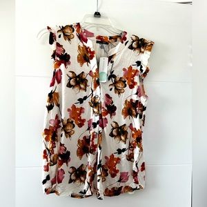 NWT - Floral sleeveless blouse